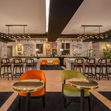 Marty - Tapestry Collection By Hilton Bordeaux